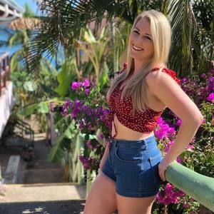 Meet your Posher, Stephanie